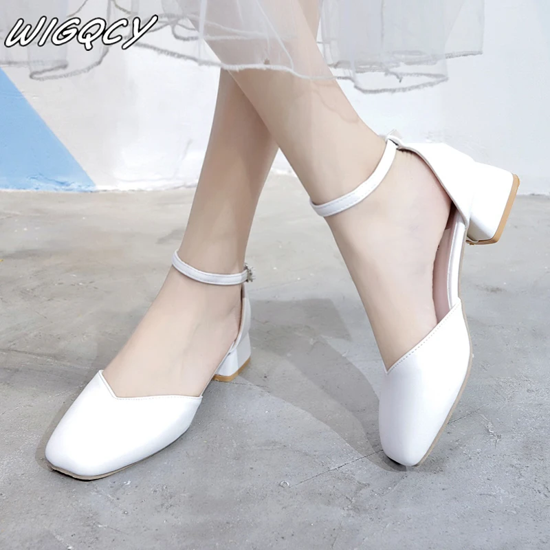 2020 г. Летние женские пикантные однотонные туфли на высоком квадратном каблуке с