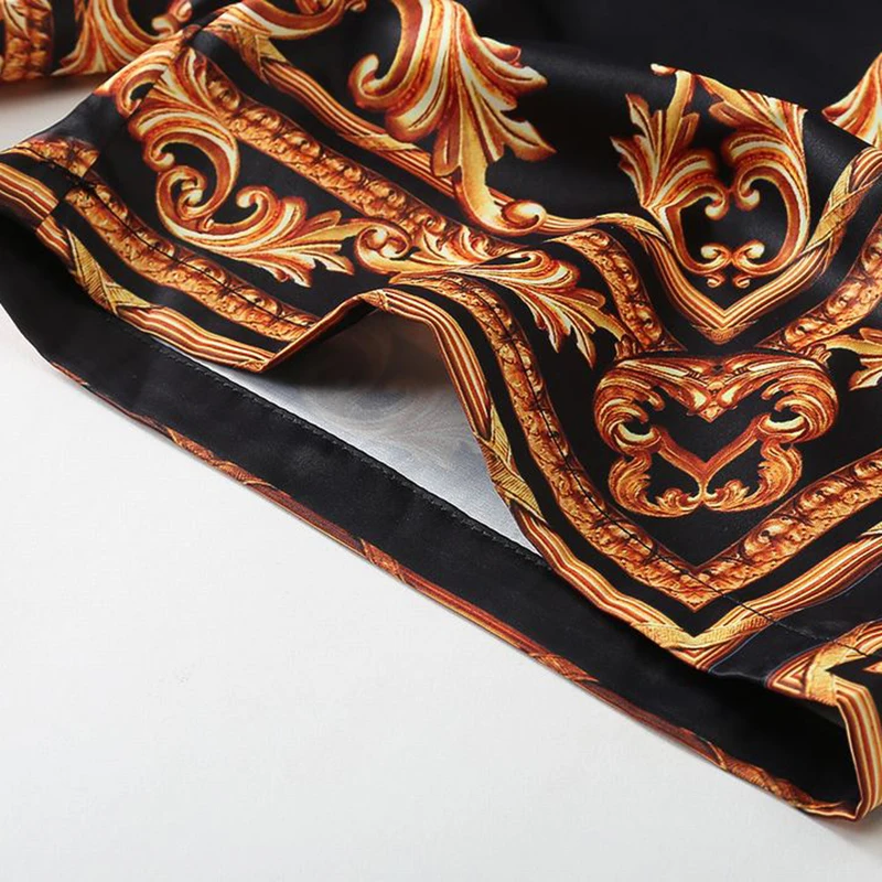 

Summer High-End Designer Casual Men's Palace Yan Golden Chic Floral Beach Pants Vacation Loose Street Shorts