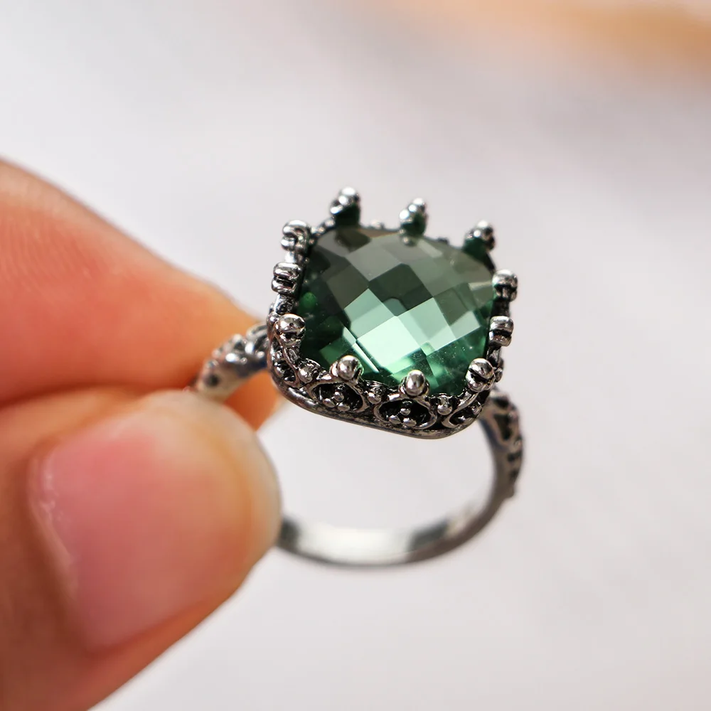 Простое кольцо с зеленым квадратным цирконом Винтажное из тайского серебра