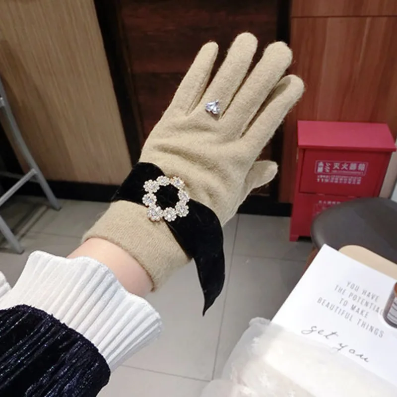 Зимние варежки из шерсти со стразами и драгоценными камнями теплые для