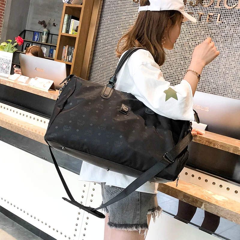 

Модная нейлоновая дорожная сумка YILIAN с принтом для отдыха, универсальная, стильная сумка для спорта на открытом воздухе, вместительная бага...