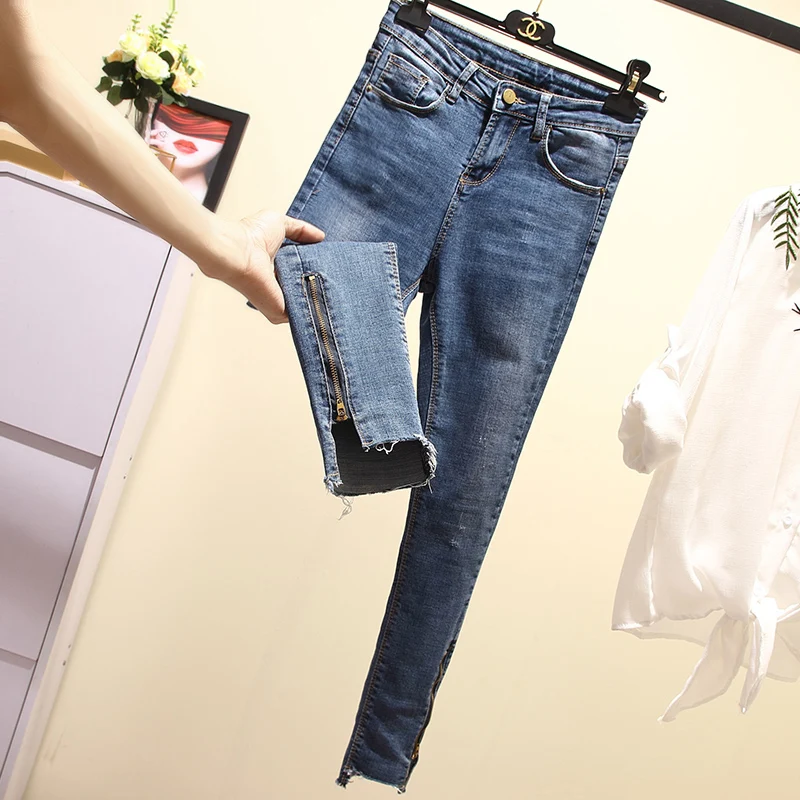 Джинсы с высокой талией обтягивающие большие размеры на молнии отворотом по