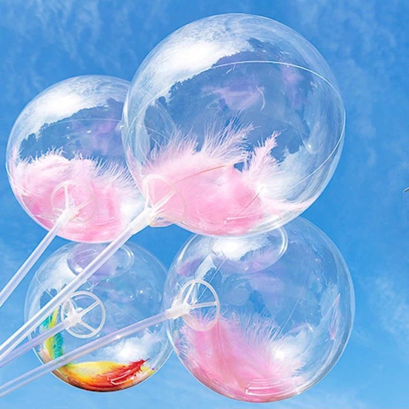 шар баблс с перьями 24 дюймов. в воздухе прозрачный шарик. природа в стеклянном шаре. шар бабл 24 дюйма. шар воды.