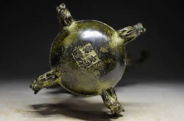 Китайская Бронзовая лошадь стоящая на мяче и с QING Mark бронзовые украшения для сада