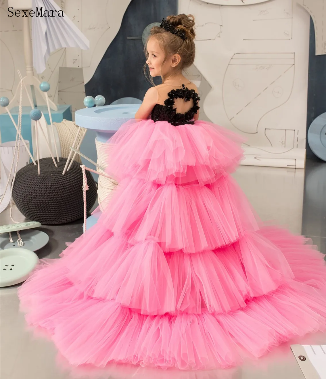 

New Puffy High-Low Style Flower Girl Dress Black Sequins Pink Tiered Skirt Sheer Neck Baby Girl Teens Birthday Dress Party Gown