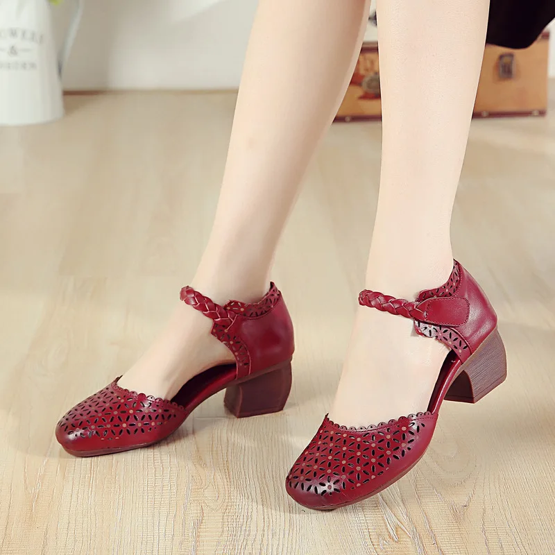 Xiuteng  2022 Summer New Soft Bottom Flat Genuine Leather Women Shoes Women Sandals Retro Handmade Flower Sandals For monther