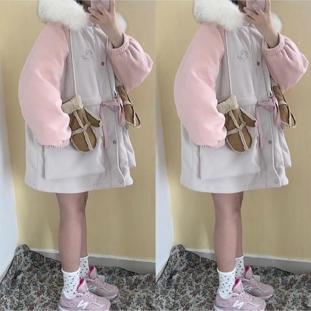 Новинка зимнее пальто с капюшоном и меховым воротником вышивкой милого медведя