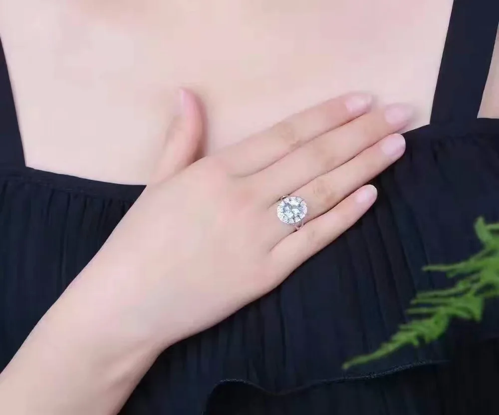 Женское кольцо из серебра 925 пробы с натуральным голубым топазом 4 карата 8 х10 мм |