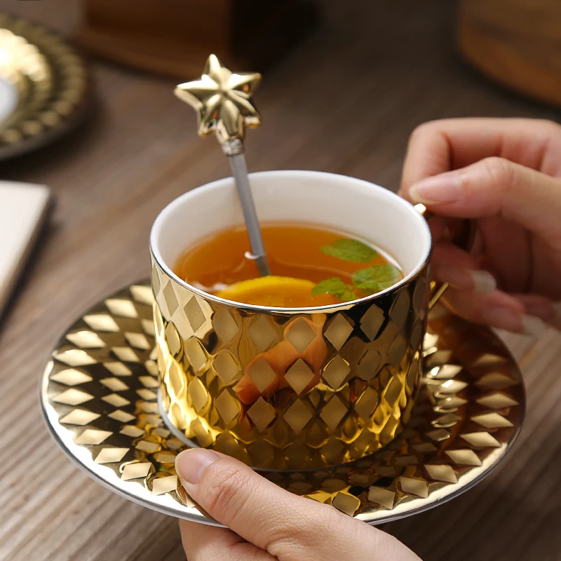 Золотая керамическая чашка для кофе в европейском стиле простой роскошный набор