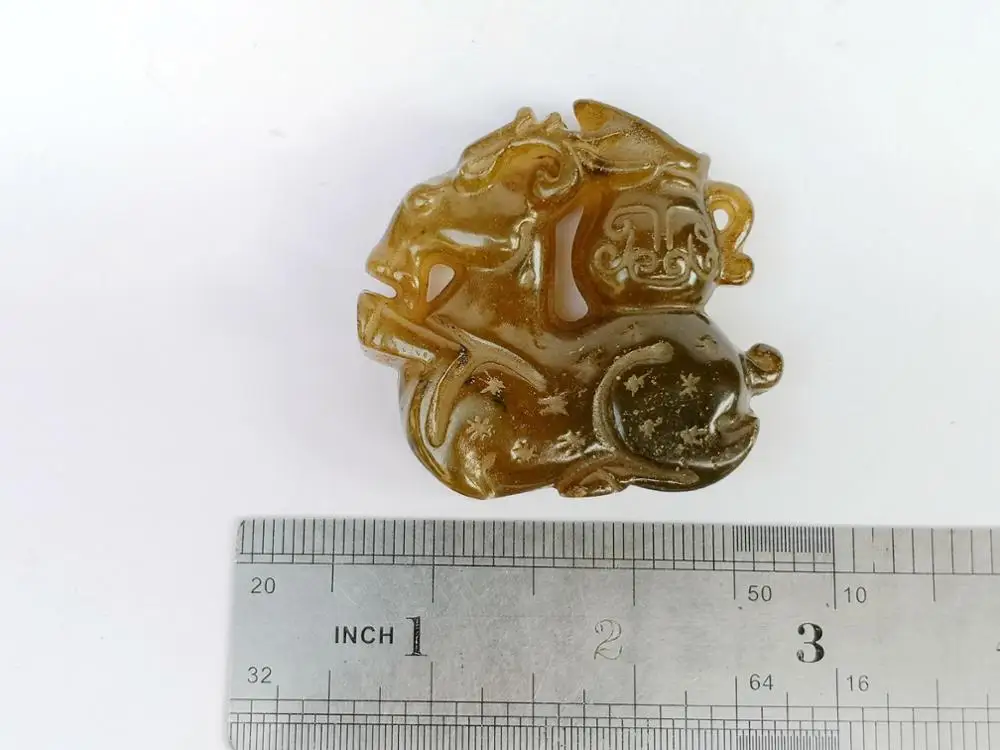 

YIZHU CULTUER ART Collected Oid Chinese Jade Hand Carving Auspicious Sika Deer Pendant Amulet Gift