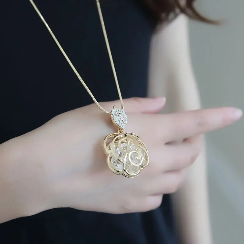 Роскошное дизайнерское ожерелье от известного бренда Камелия подвеска в виде