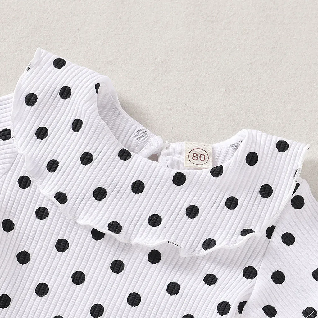 Комплект детской одежды в горошек футболка с коротким рукавом и рюшами на шее