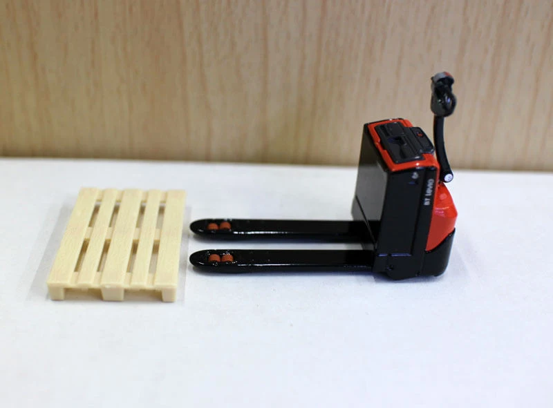 1:24 Diecast BT Levio вилочный погрузчик красная электрическая тележка с поддоном автомобилей Литье под давлением Модель коллекции литья под давлением