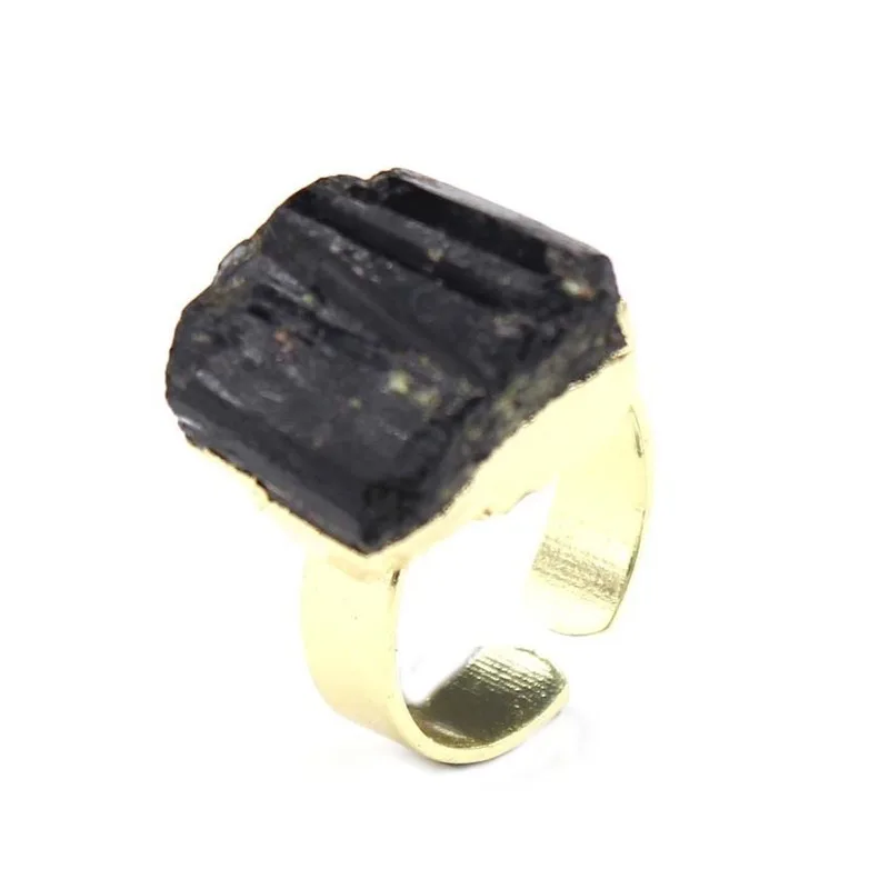 Нестандартное натуральное черное турмалиновое кольцо с драгоценным камнем
