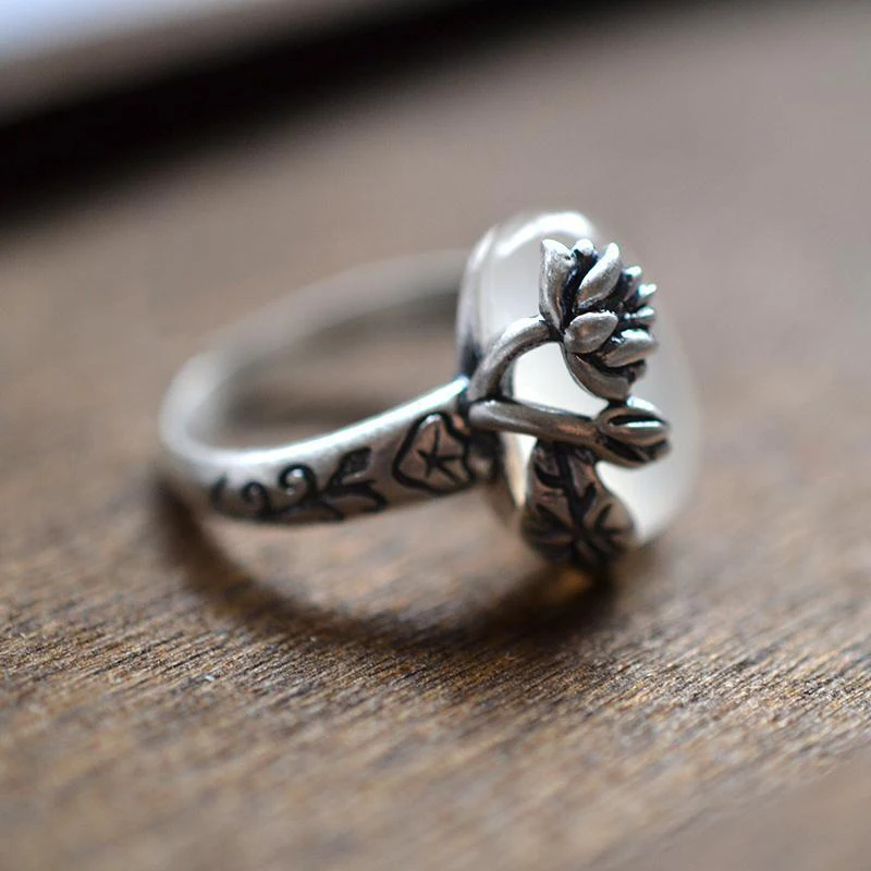 

Круглое Открытое кольцо из белого нефрита в форме яйца