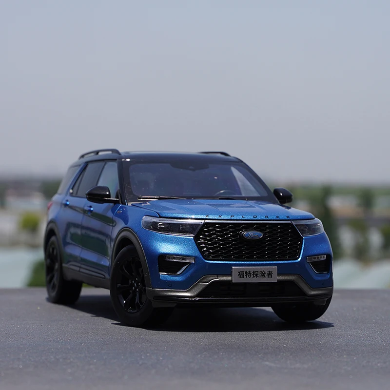 Модель автомобиля Ford Explorer шестое поколение 2020 из сплава 1:18 коллекционный дисплей
