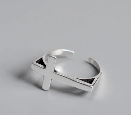 

Регулируемое кольцо из серебра 925 пробы с гладким крестом