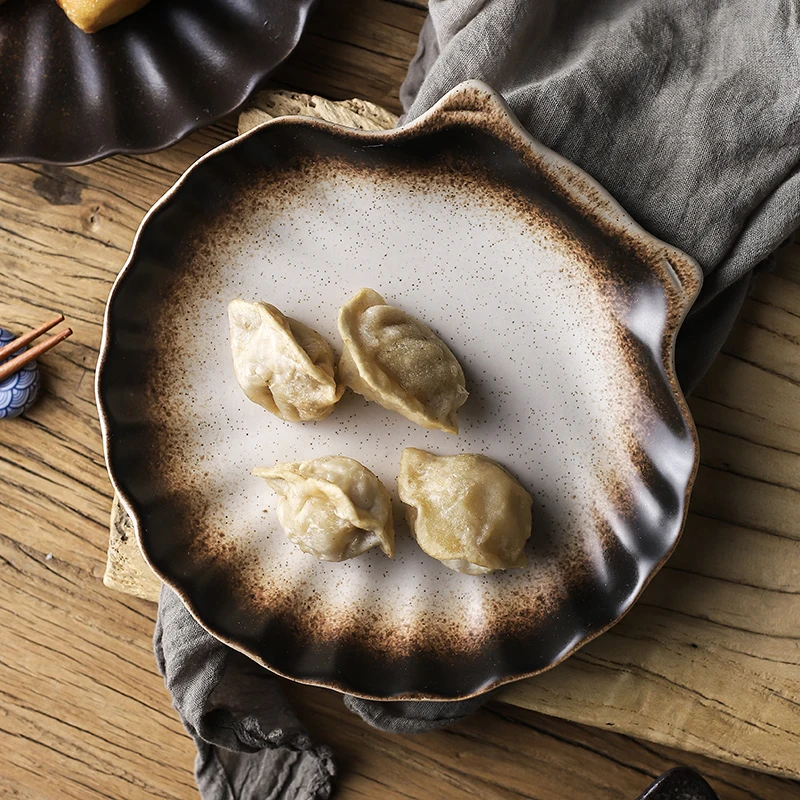 Тарелка из японской глины черная керамическая посуда в стиле ретро обеденная