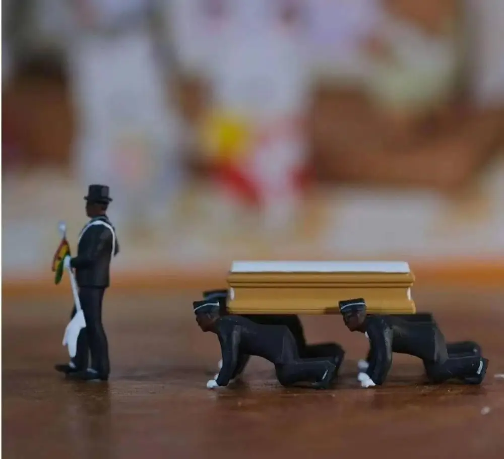 

2 kind 10cm Coffin Dance Astronomia Ghana's Dancing Pallbearers Black Funny Box Action Figure Collectible Model Toy Y155