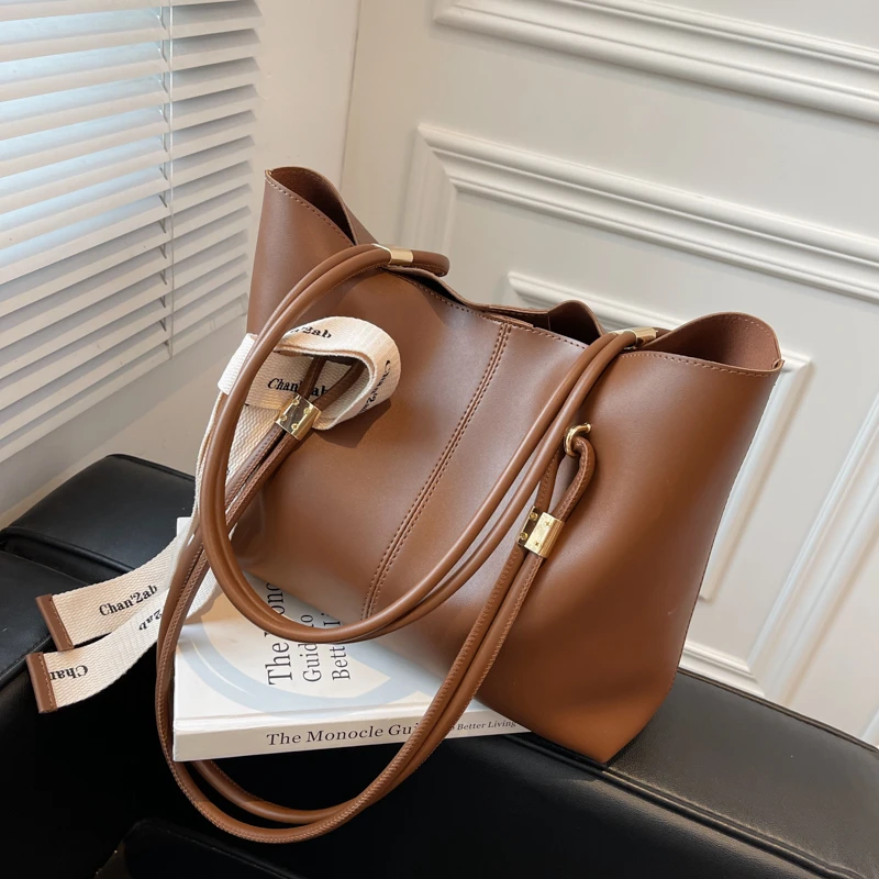 

Высококачественная кожаная женская сумка, вместительные сумки на плечо для женщин 2021, роскошная брендовая дизайнерская сумка с верхней руч...