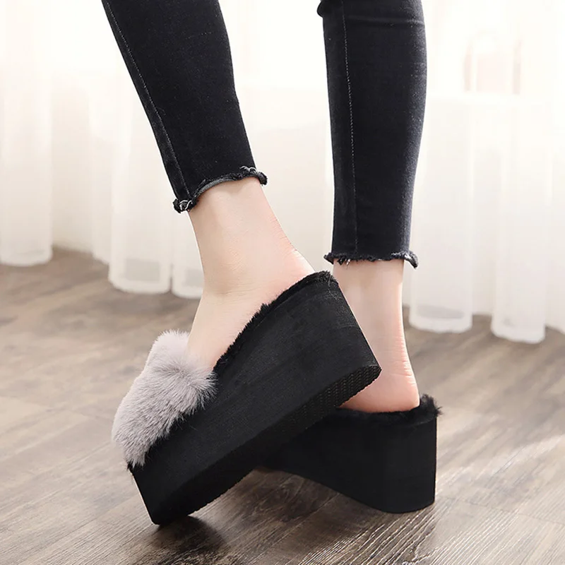 Женские шлепанцы на платформе домашние зимние теплые тапочки высоком каблуке -