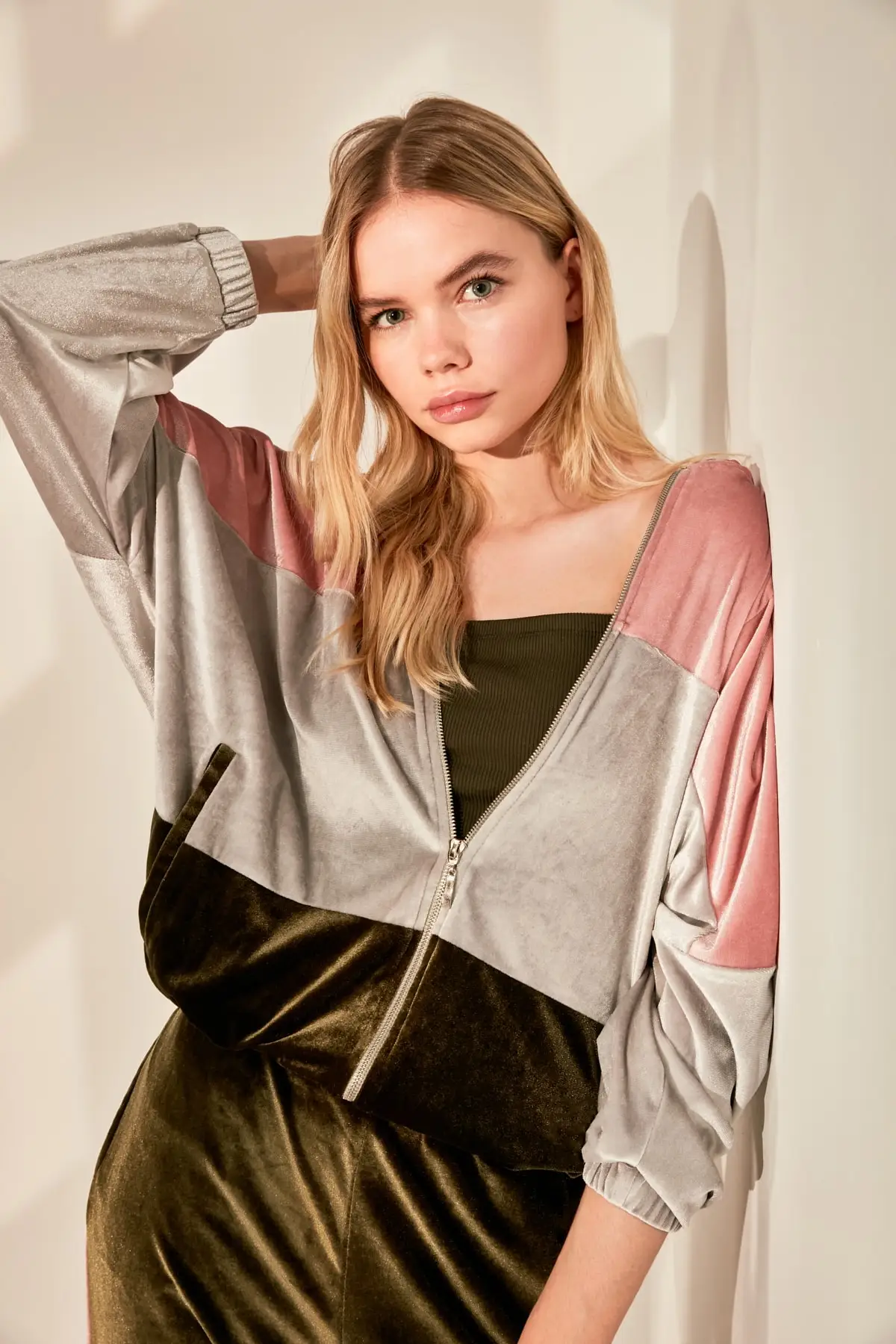 Трендовое бархатное трикотажное пальто TWOAW20CE0310|Женские куртки| |