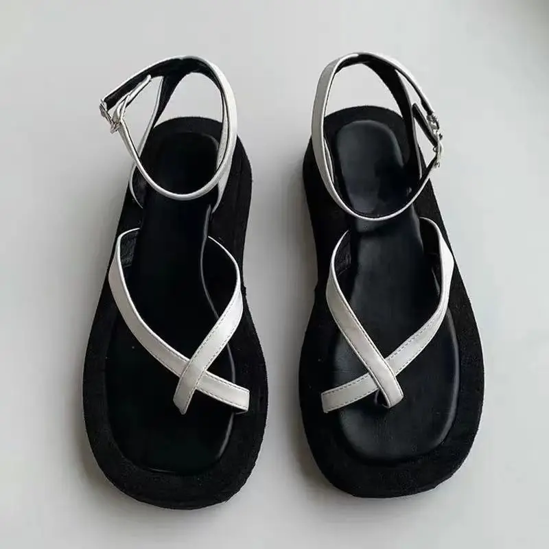 

2021 New Korean Fashion Simple Anti-slip Joker Retro Comfortable Breathable Platform Roman Style Cross Toe Women Sandals.