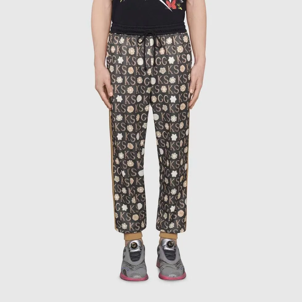 

GG genuine sportswear is a big fashion brand, which can be worn by both men and women in spring