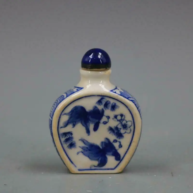 

Китайский Синий и белый фарфор Qing Kangxi дизайн золотой рыбки табак бутылка 2,28"