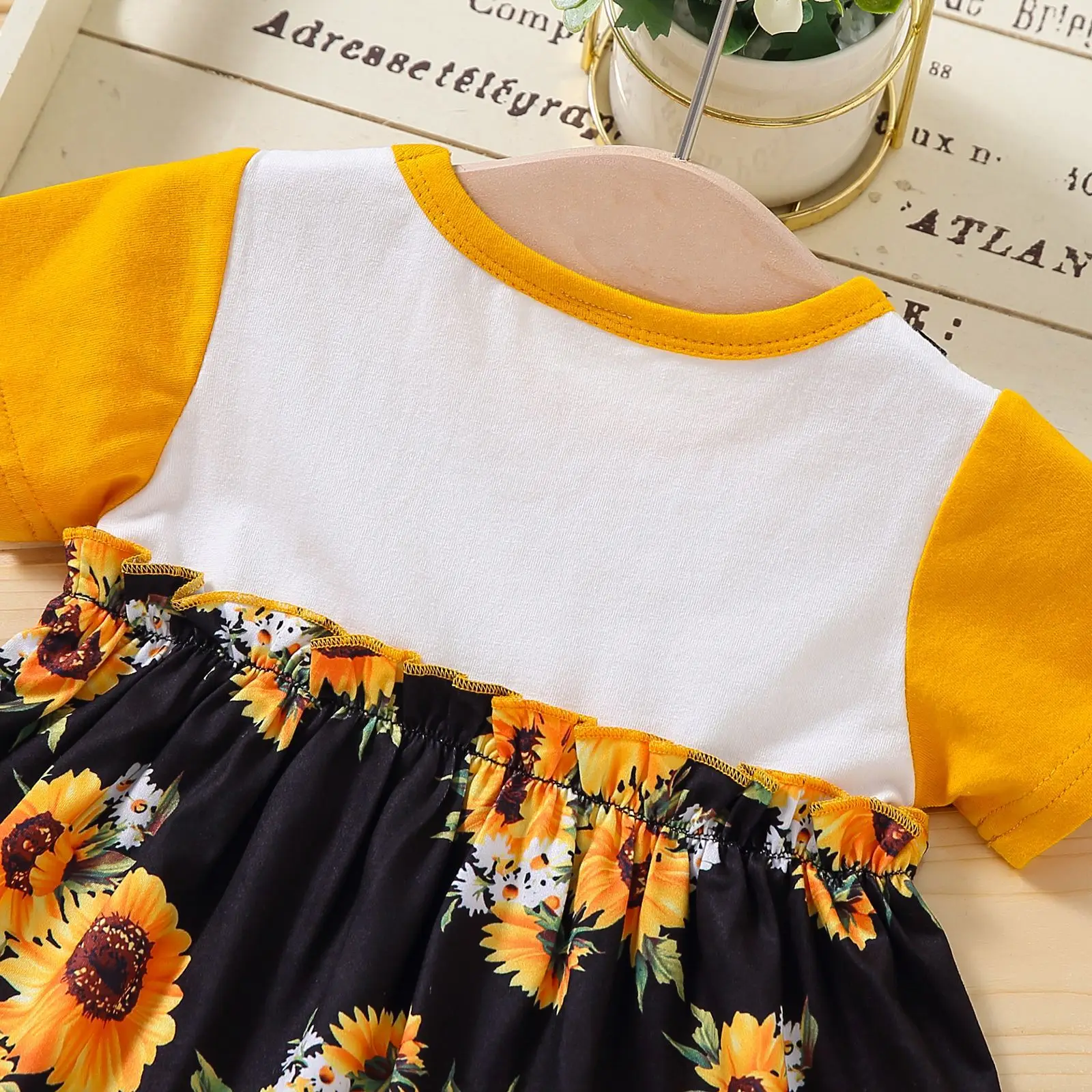 

2021 Summer New Children's Wear In Europe and America Ins Short Sleeve Printing Mosaic Dress Children's Wear Family Matching