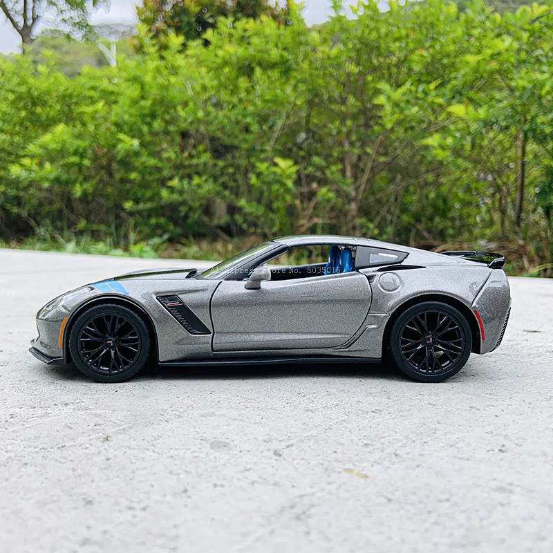 Спортивная модель автомобиля Maisto 1:24 2017 Chevrolet Corvette из сплава декоративная