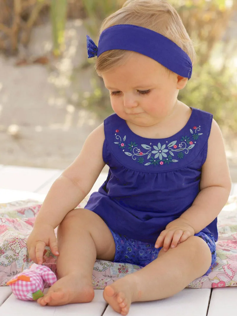 

Лидер продаж, летние комплекты для маленьких девочек, 3 шт., милые топы с цветочным рисунком + шорты + повязка на голову, хлопковая одежда без р...