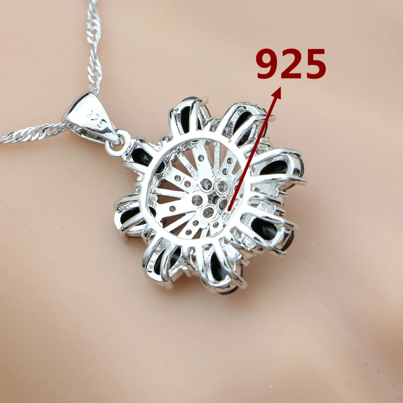 Комплект из колье и серёг серебра 925 пробы с фианитом