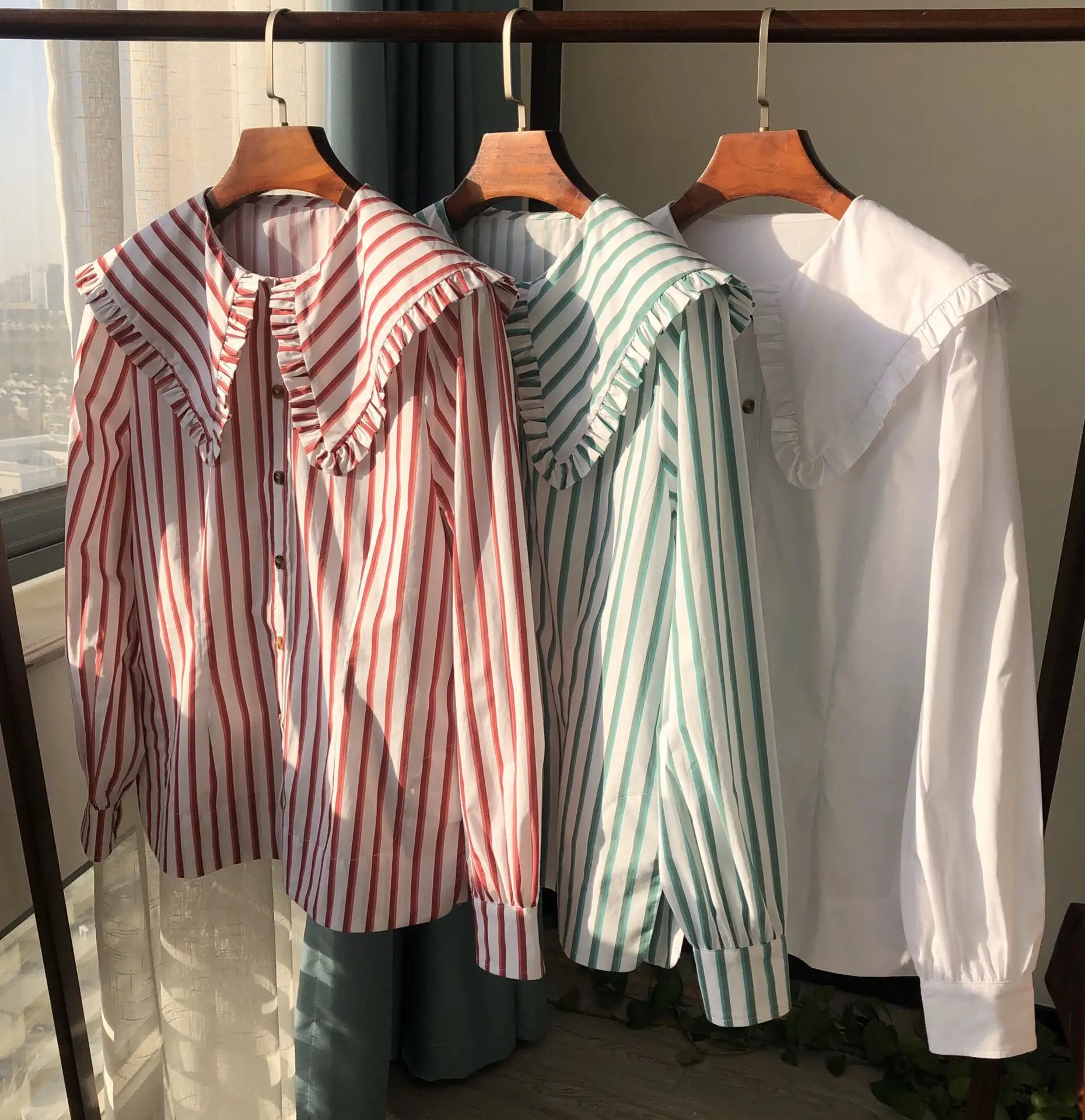 

Spring and 2021 Summer New Women Shirt Lotus Leaf Large Lapel Three-color Literary Style Retro Girl Age Reduction Shirt