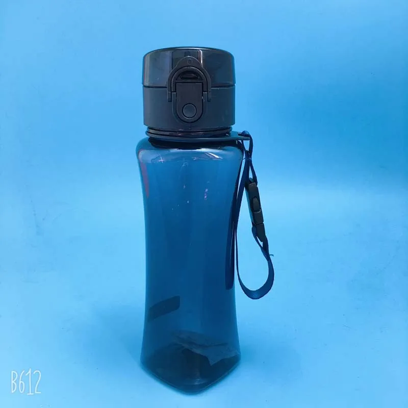 Синий Спортивные Бутылки для воды 400/600ml Протеин шейкер для путешествий на открытом воздухе Портативный герметичные Тритан Пластик напитков бутылка без добавления бисфенола А - Цвет: Синий