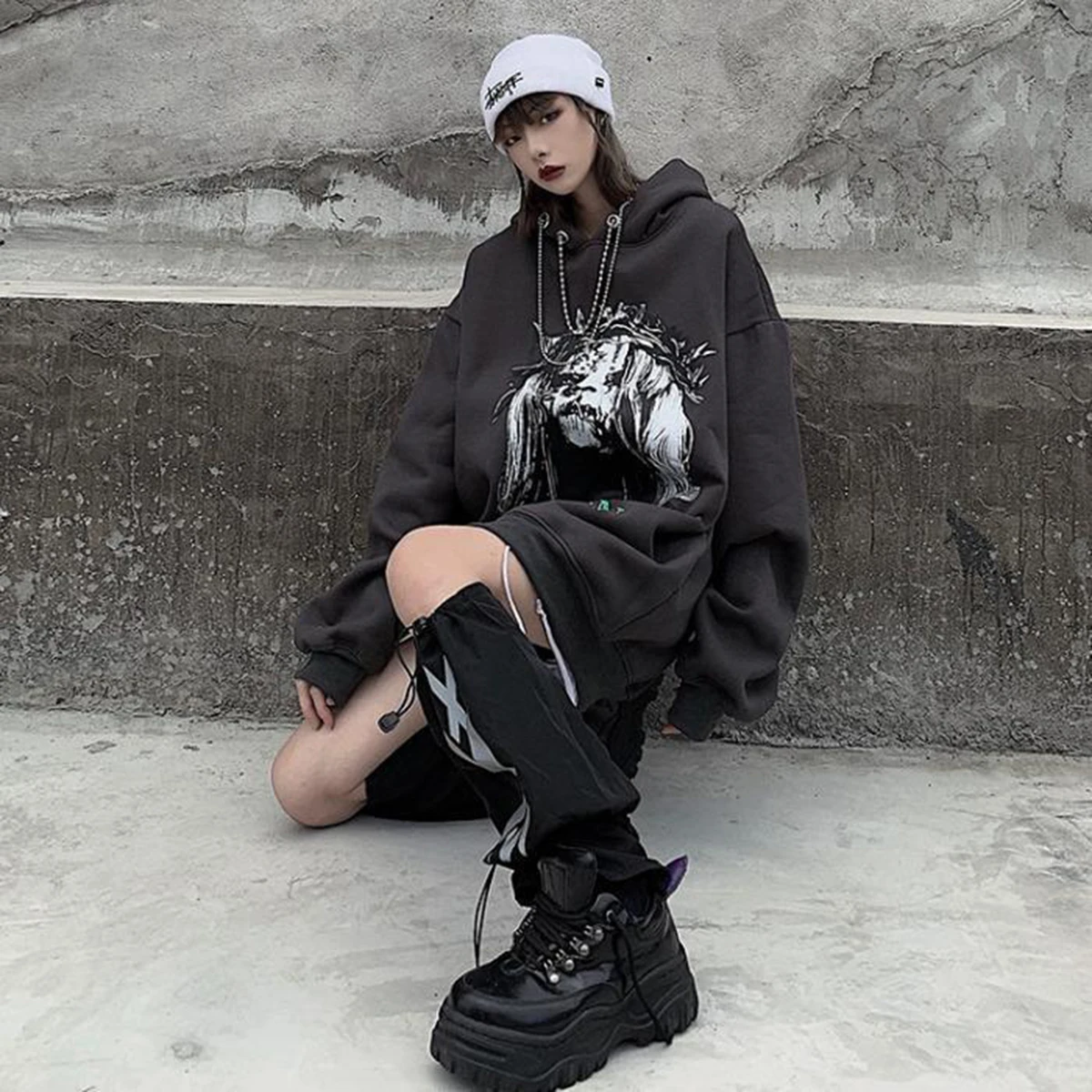 

Hip Hop Street Style Women's Sweater Girls Wear Figure Print Dark Loose Hoodie Oversized O-Neck Long Sleeve Sports Hooded HD023