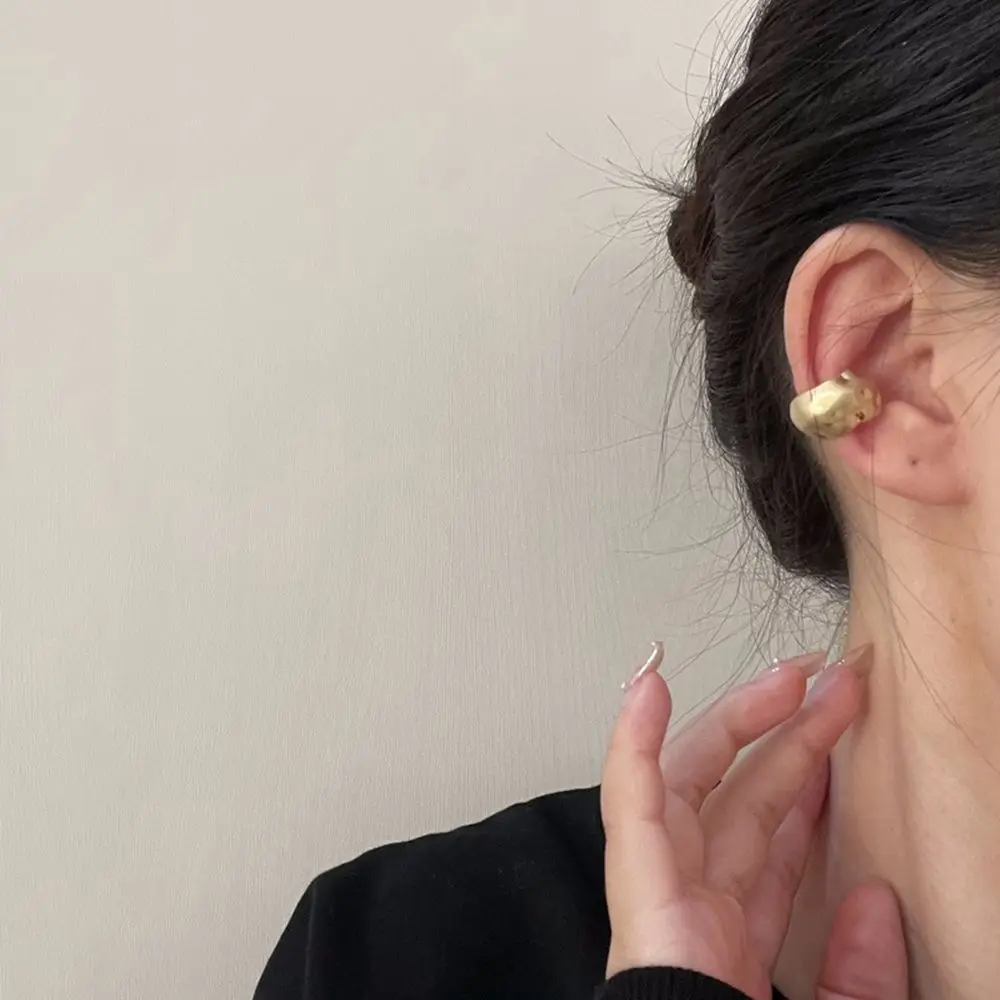 

Korean design sense niche Non-Pierced Ear Bone Clip Irregular Clip Earrings For Female Cold Wind Metal Matte Retro Earrings