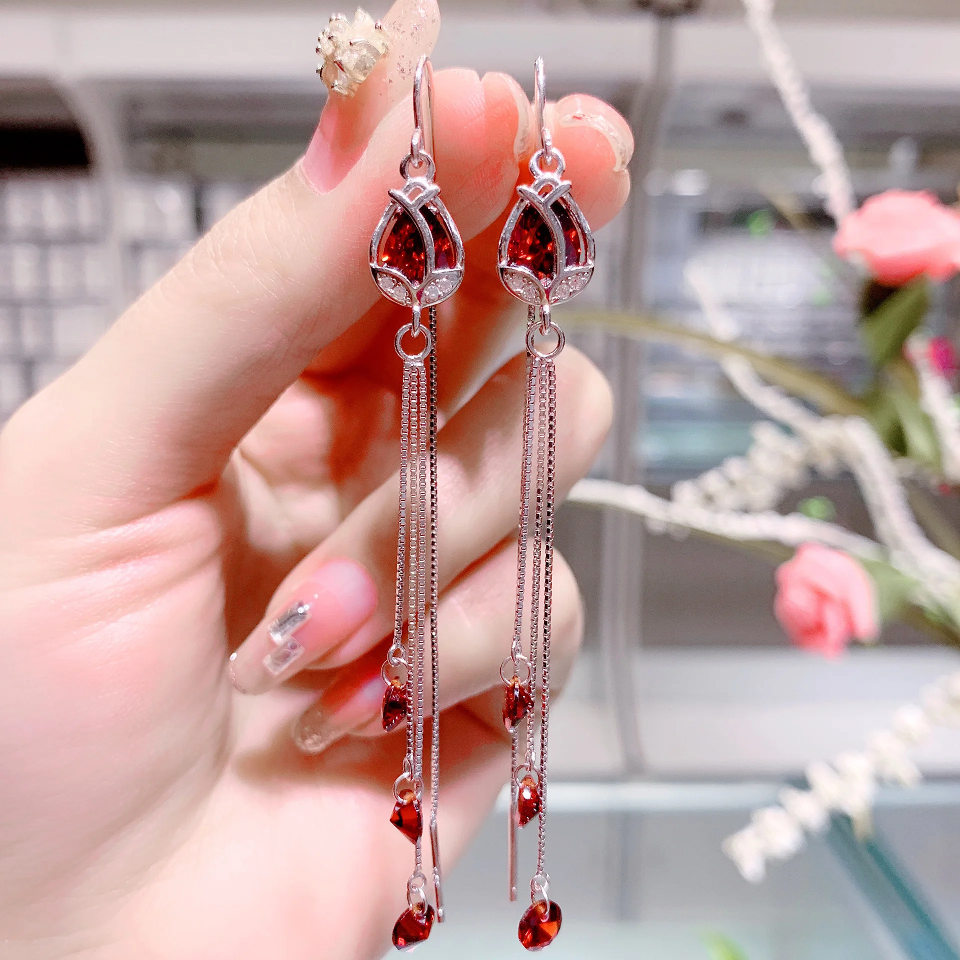 

Red Tulip Long Tassel Earrings Crystal Zircon Ear Wire S925 Sterling Silver New Drop Earrings Garnet Water Drop 2019 4539 Women