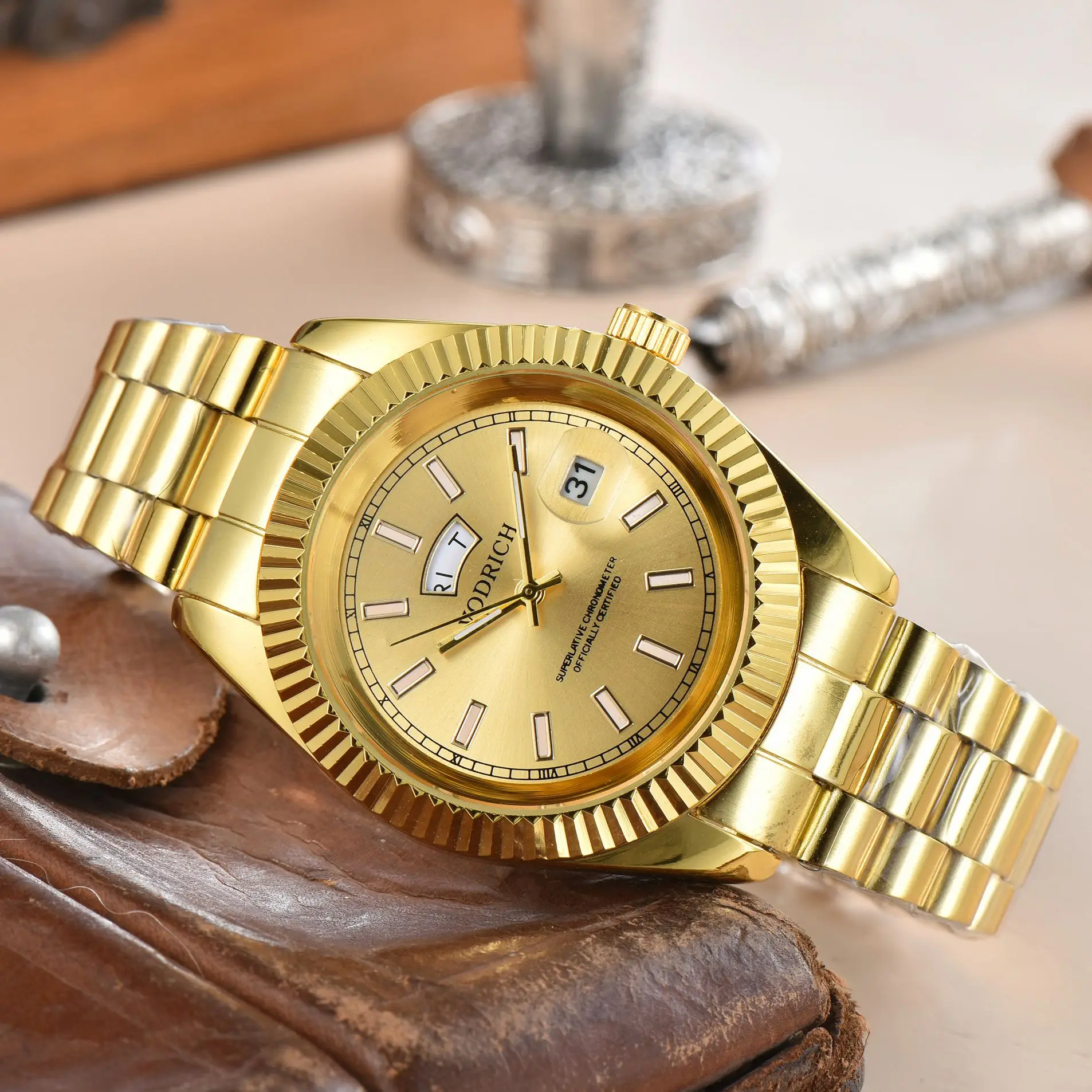 

Часы наручные мужские кварцевые, дизайнерские Роскошные брендовые, с календарем, без водонепроницаемости, с камнем, золотистые