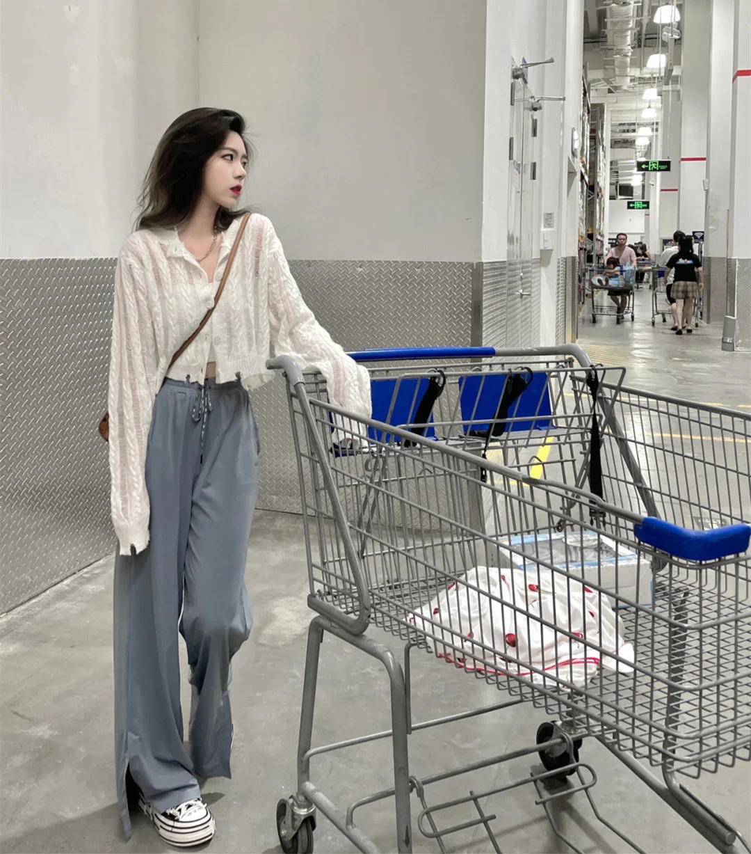 Небольшие дизайнерские шорты свитер брюки с разрезом | Женская одежда