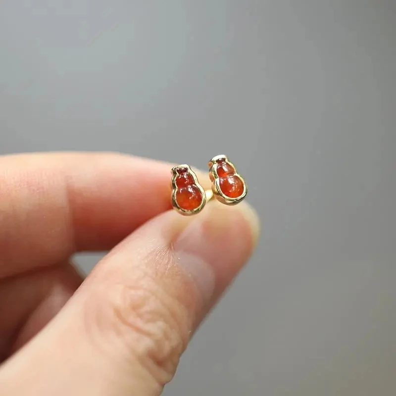 

Brand New Japanese and Korean-Style Ice-Transparent Red Silk Chalcedony Gourd Stud Earrings S925 Sterling Silver Inlaid Fresh
