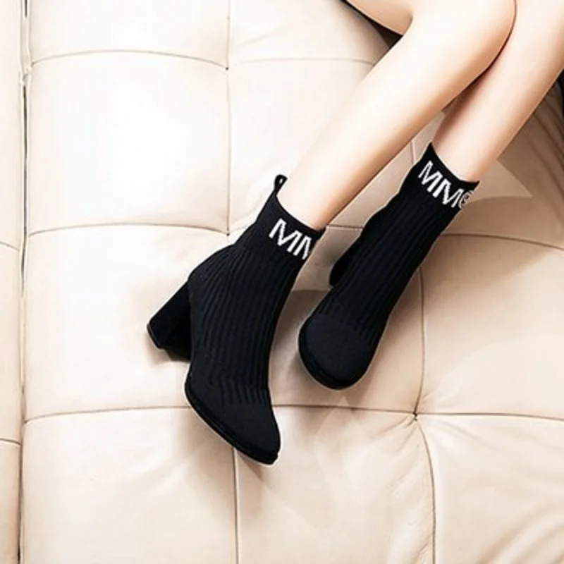 Осенние новые эластичные короткие сапоги на толстом каблуке вязаные