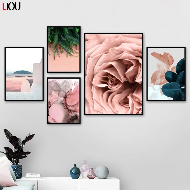 Декоративное изображение на холсте для гостиной Цветущий розовый цветок пальма