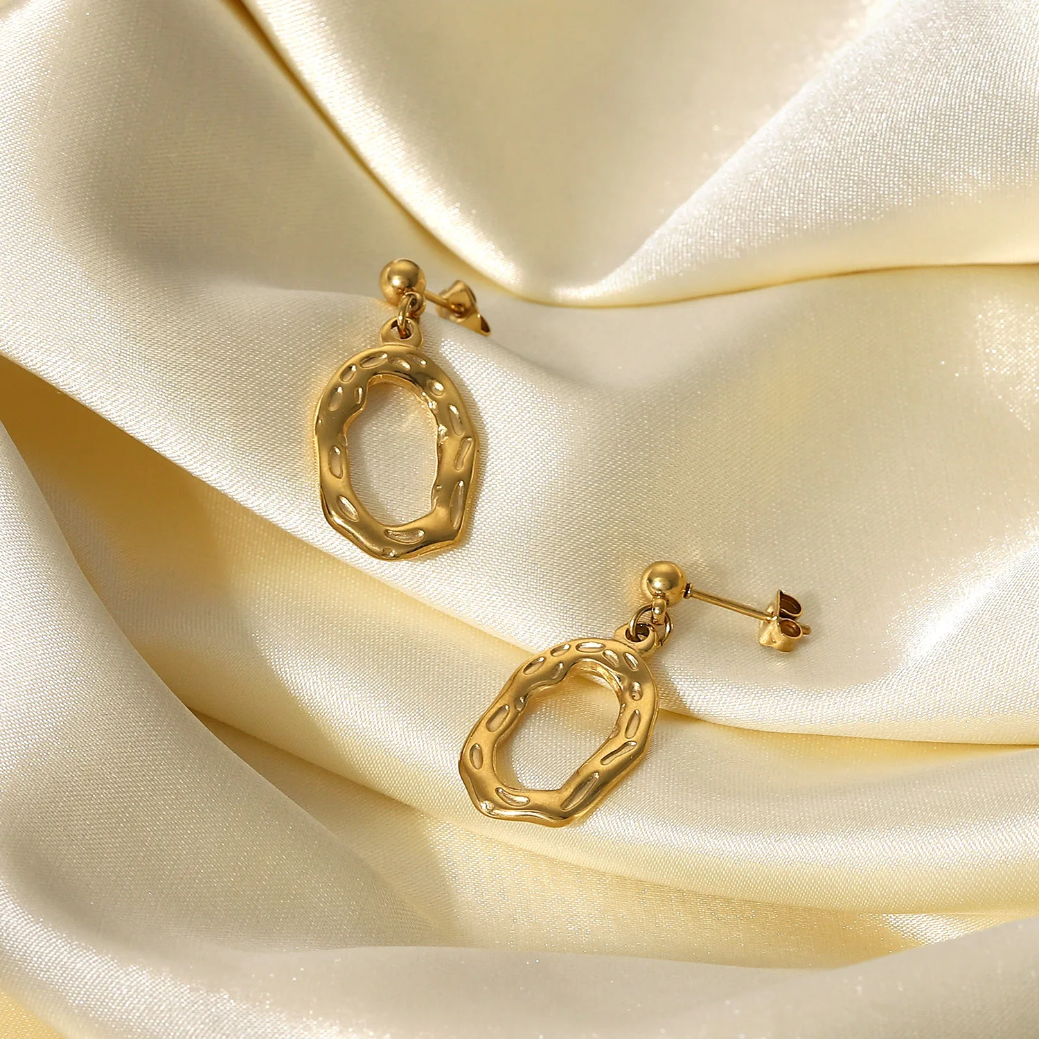 

Minimalist 14k Gold Plated Stainless Steel Earrings Jewelry hollow-out special-shaped hammer circle stud earrings