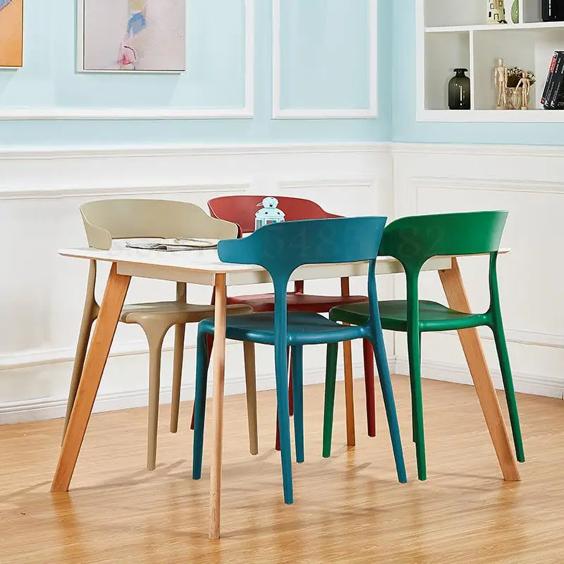 Стул со спинкой в современном минималистичном стиле кресло из пластика