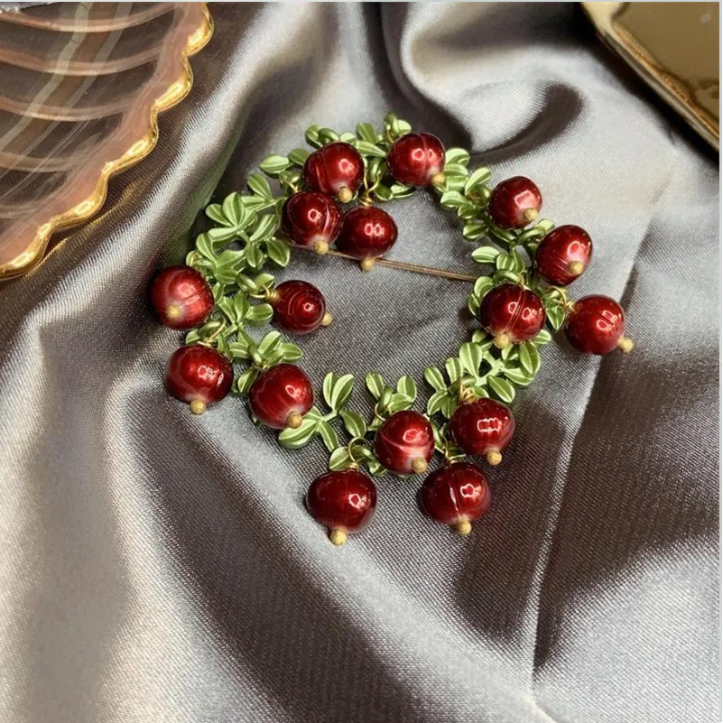 Оригинальная жемчужная зеленая голова клюквы модная брошь цветок на груди лак