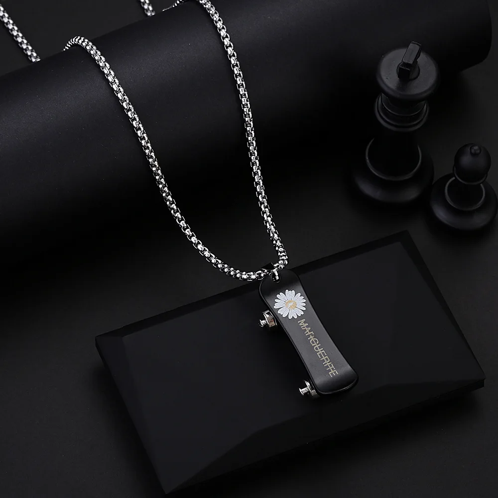 Модное маленькое ожерелье Маргаритка титановая сталь Мужская подвеска скутер