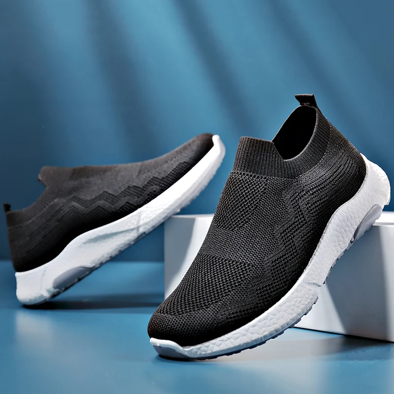 2022 New Slip on Casual Light Men's Running Shoes Breathable Weave Soft Men's Shoes Outdoor Walkong Non Slip Designer Shoes Men