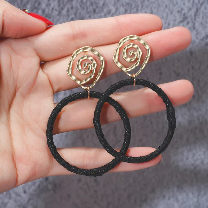 

Fashion Retro Matte Women's Earrings Small Fresh Temperament Geometric Circle Winding Women's Romantic Earrings Wholesale
