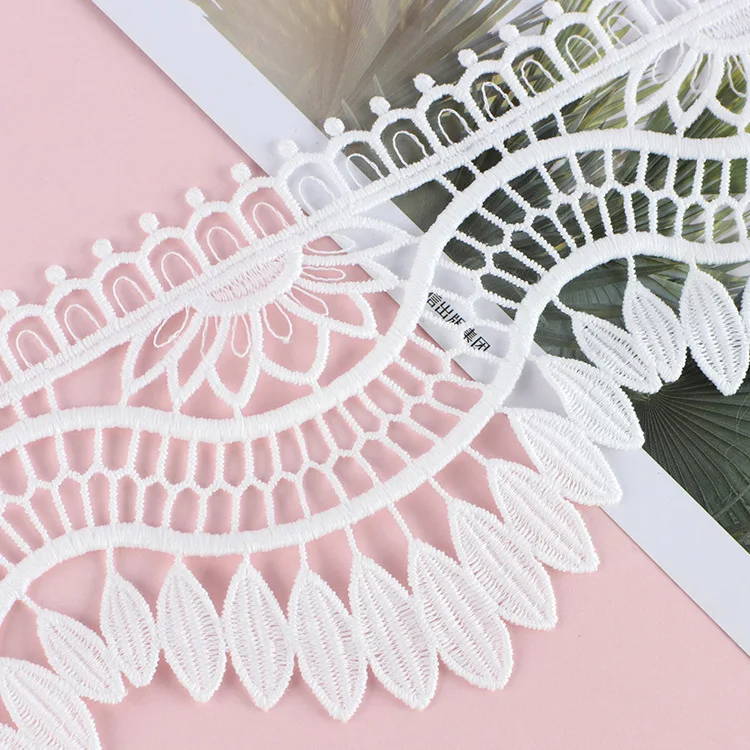 Один метр выдалбливают крючком Цветочные молочного шелка кружева ленты DIY